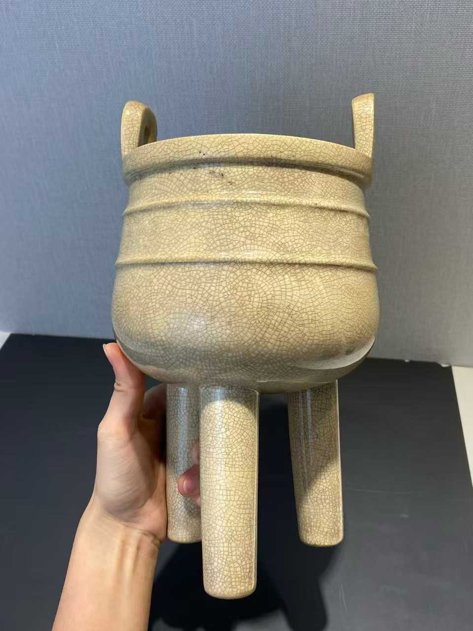漳州窑哥釉三足鼎式炉
