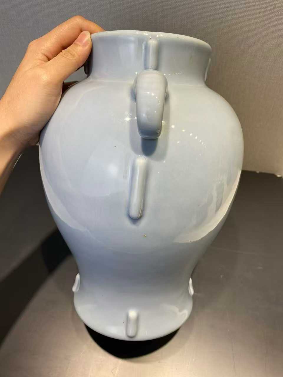 天蓝釉出戟双耳瓶 款：大清雍正年制