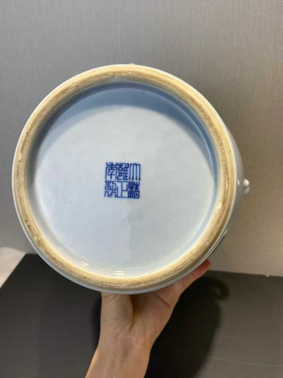 天蓝釉出戟双耳瓶 款：大清雍正年制