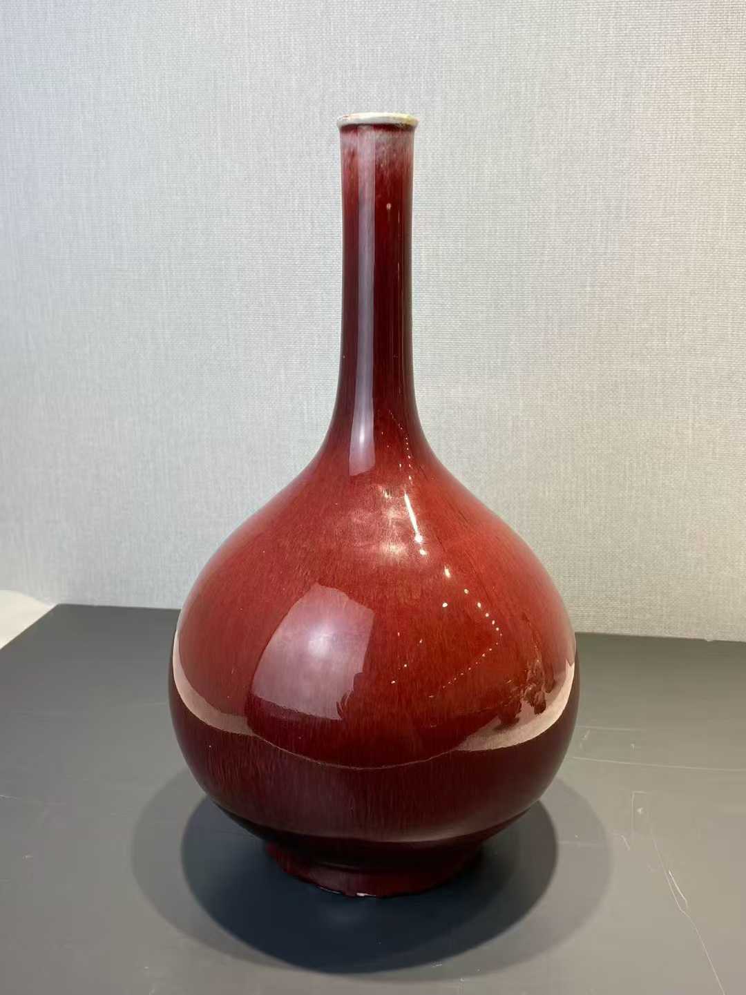 郎窑红长颈瓶