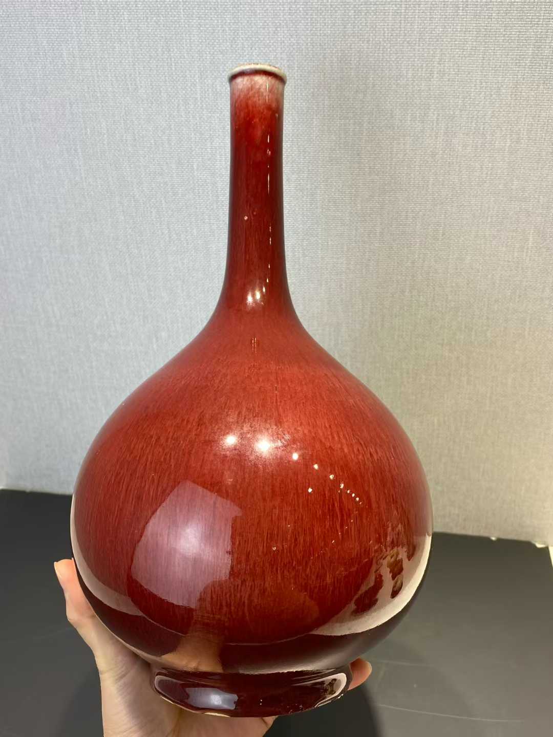 郎窑红长颈瓶