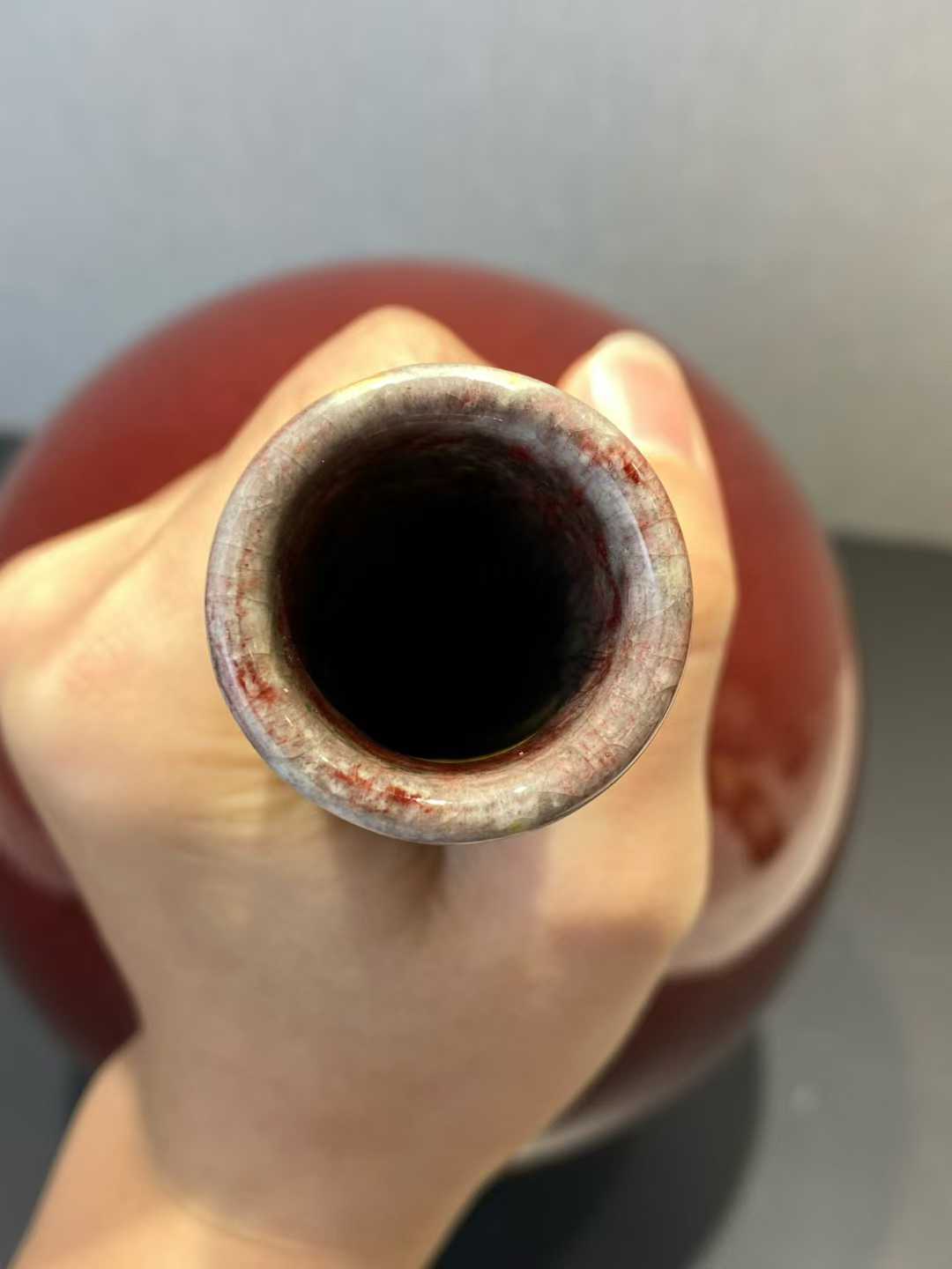 郎窑红长颈瓶