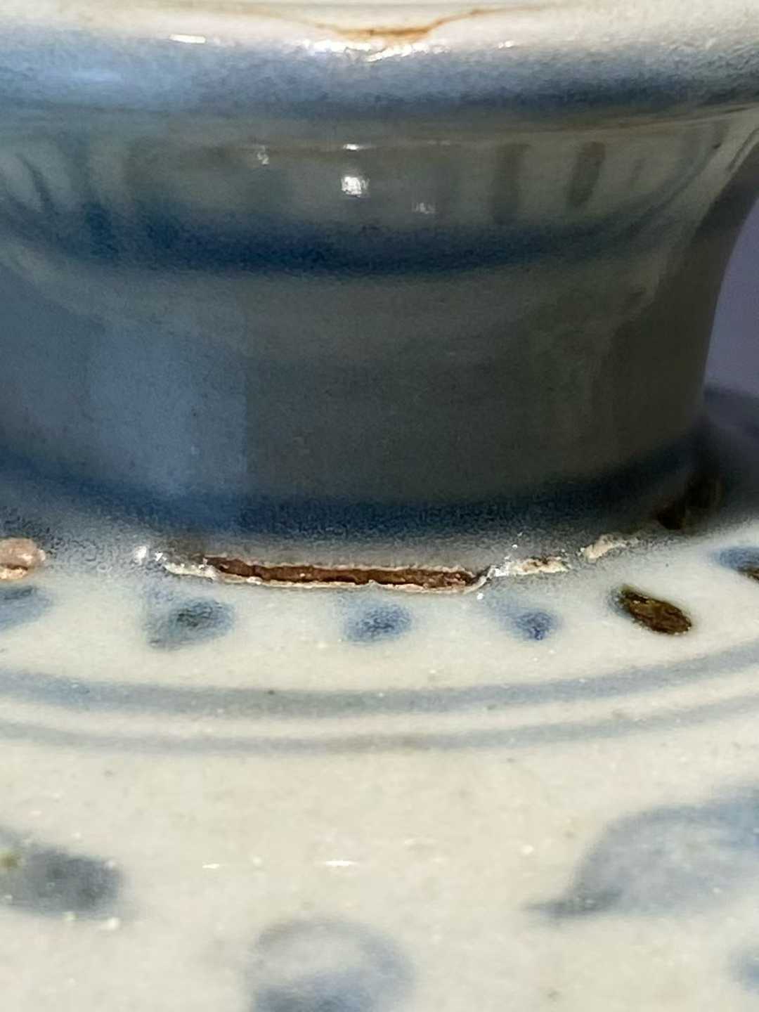 青花缠枝莲纹梅瓶