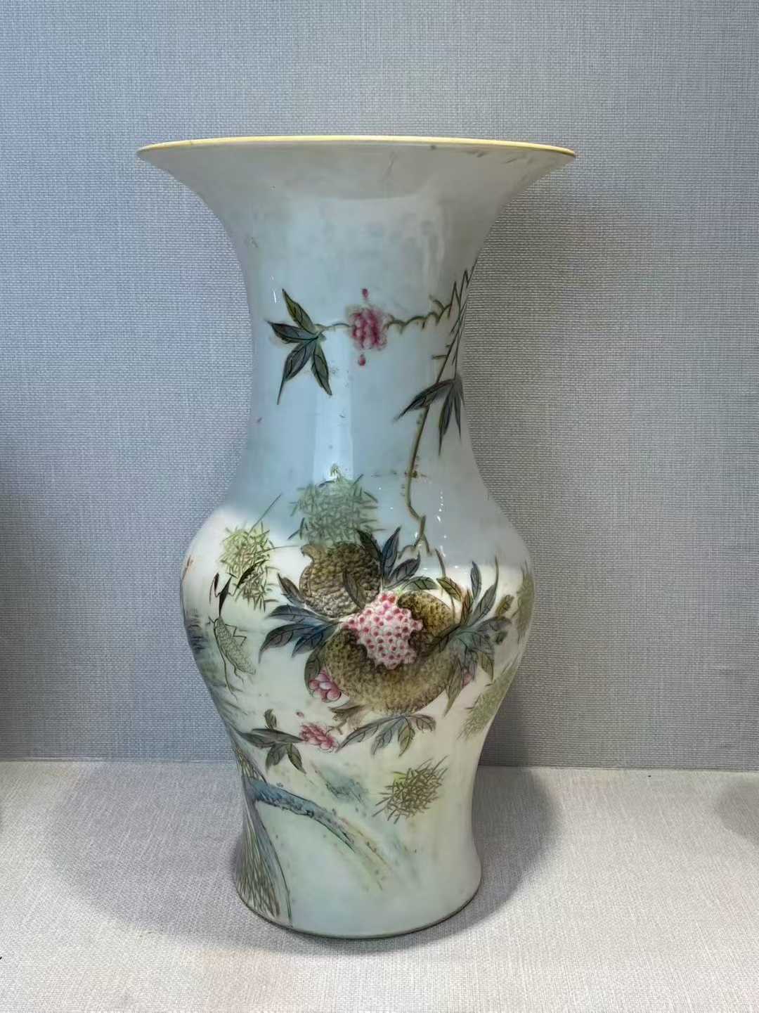 浅绛彩花果螳螂花觚 款：李明亮