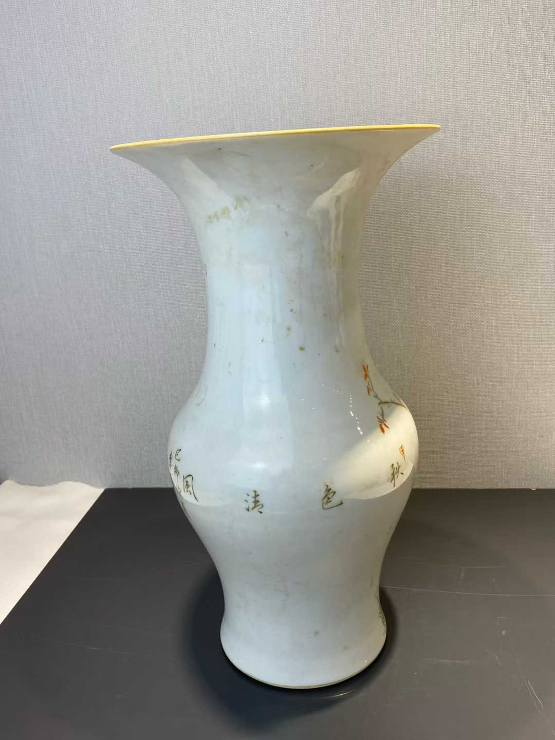 浅绛彩花果螳螂花觚 款：李明亮