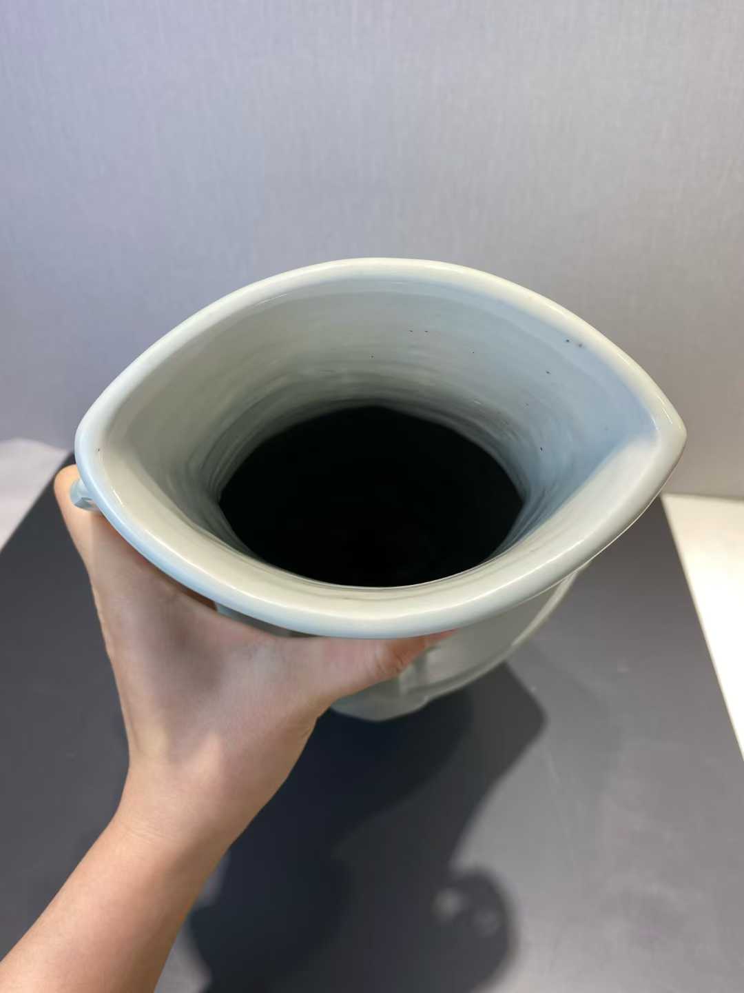 粉青釉仿汉壶双耳炉瓶  款：大清乾隆年制