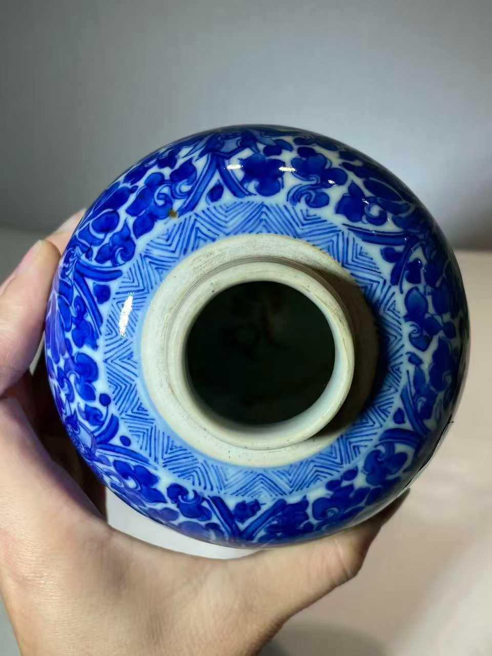 青花缠枝莲纹盖罐 （配木盖）