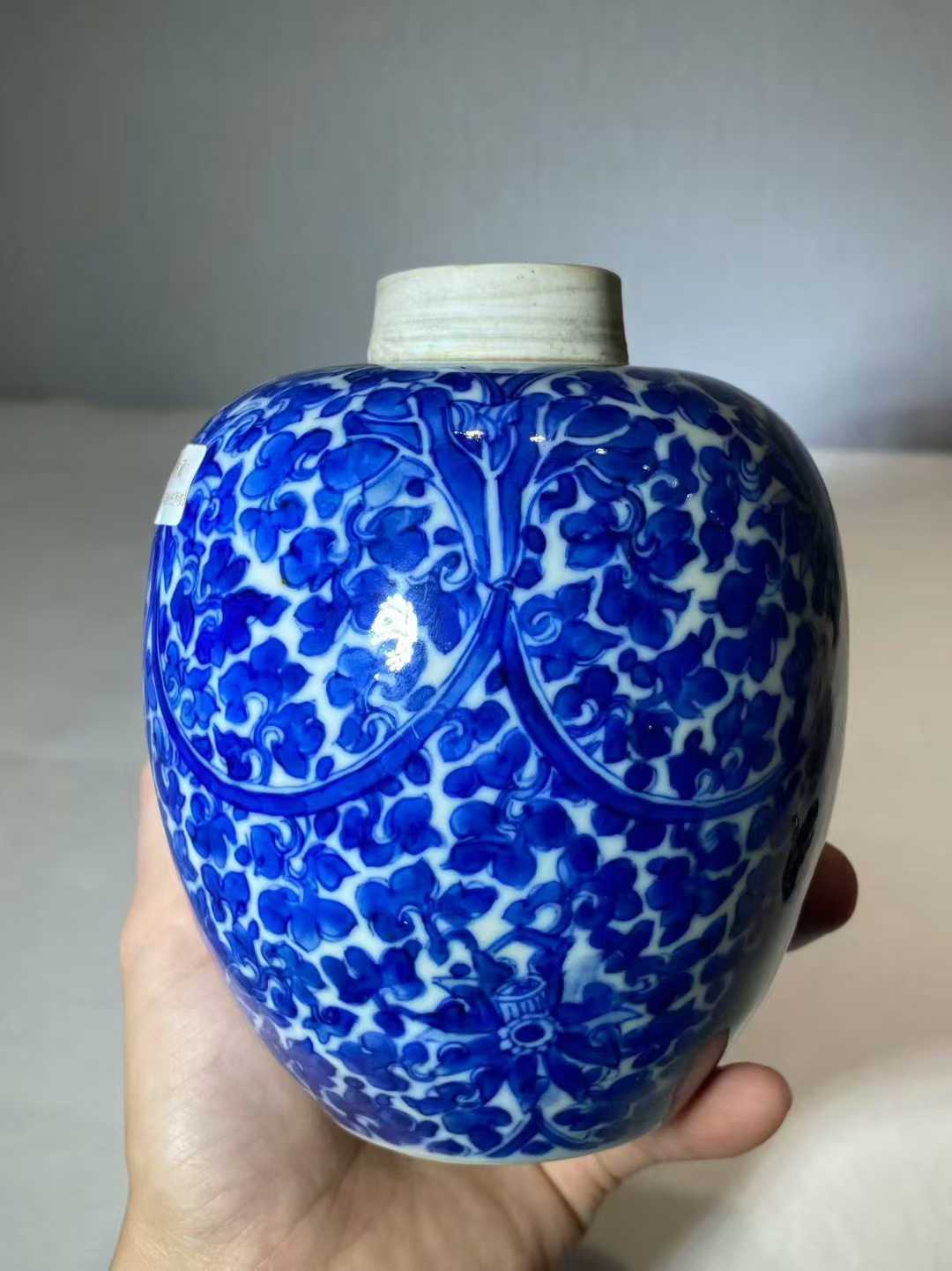 青花缠枝莲纹盖罐 （配木盖）