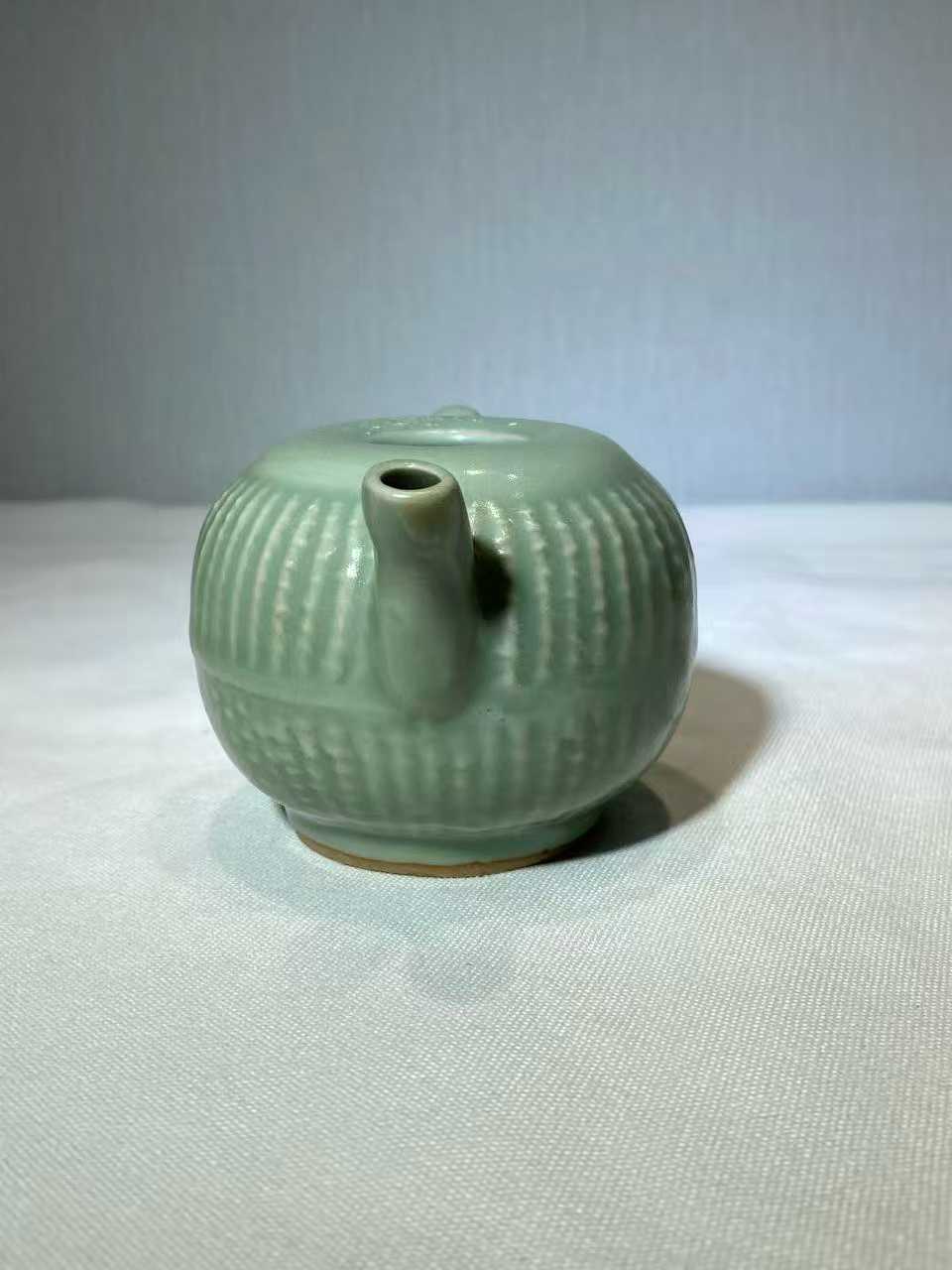 龙泉窑青釉瓜棱茶壶