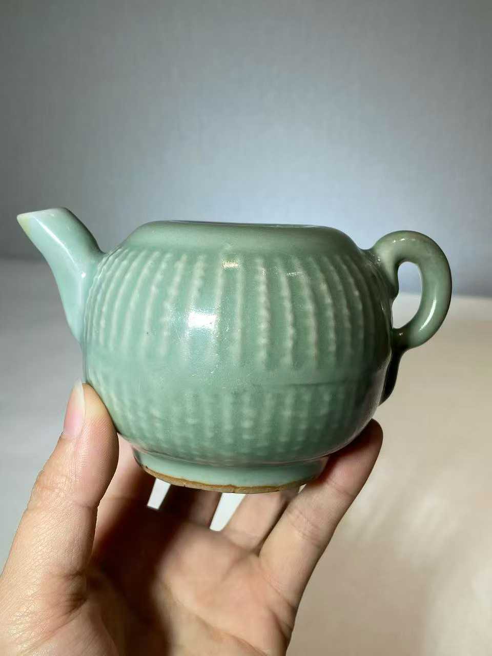 龙泉窑青釉瓜棱茶壶