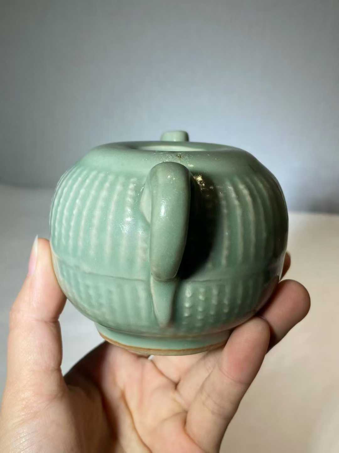 龙泉窑青釉瓜棱茶壶