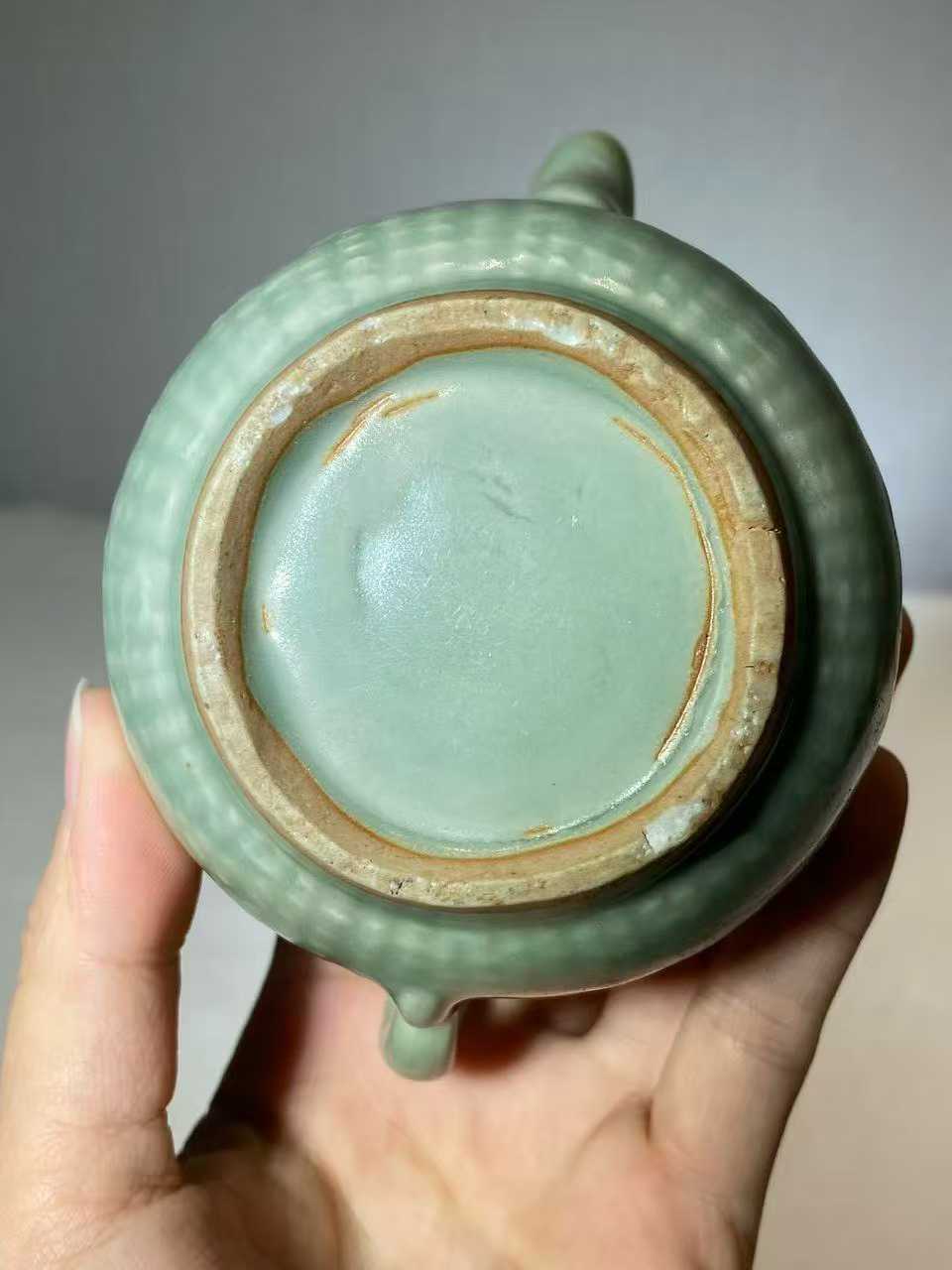 龙泉窑青釉瓜棱茶壶