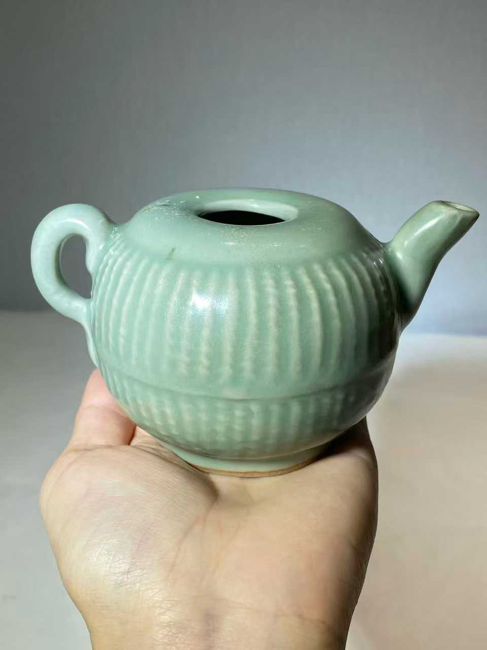 龙泉窑青釉瓜棱茶壶
