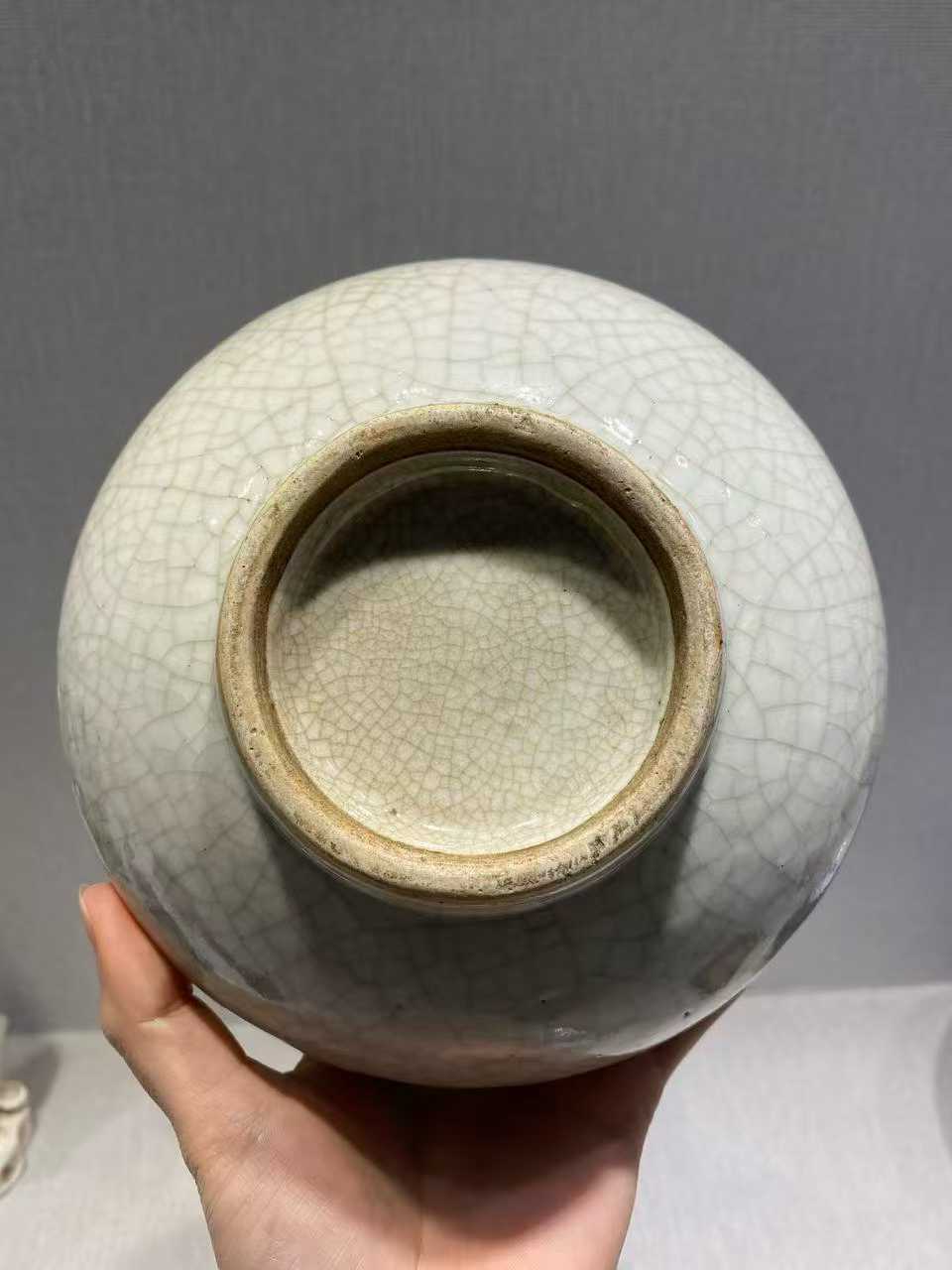 哥釉荸荠瓶