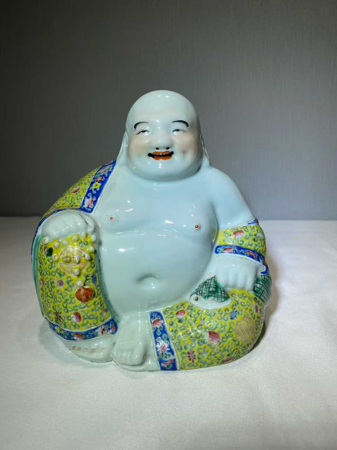 粉彩弥勒佛