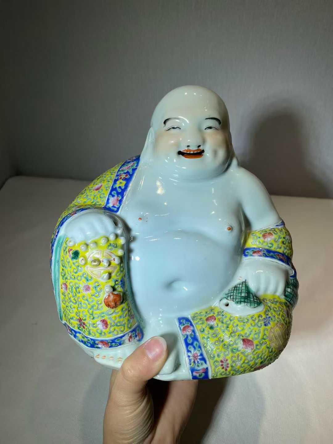 粉彩弥勒佛