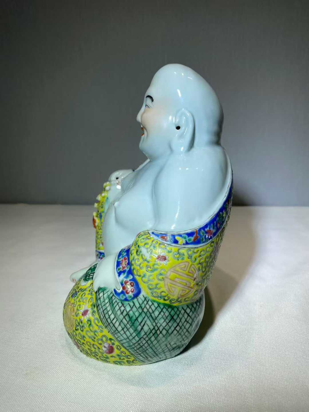 粉彩弥勒佛