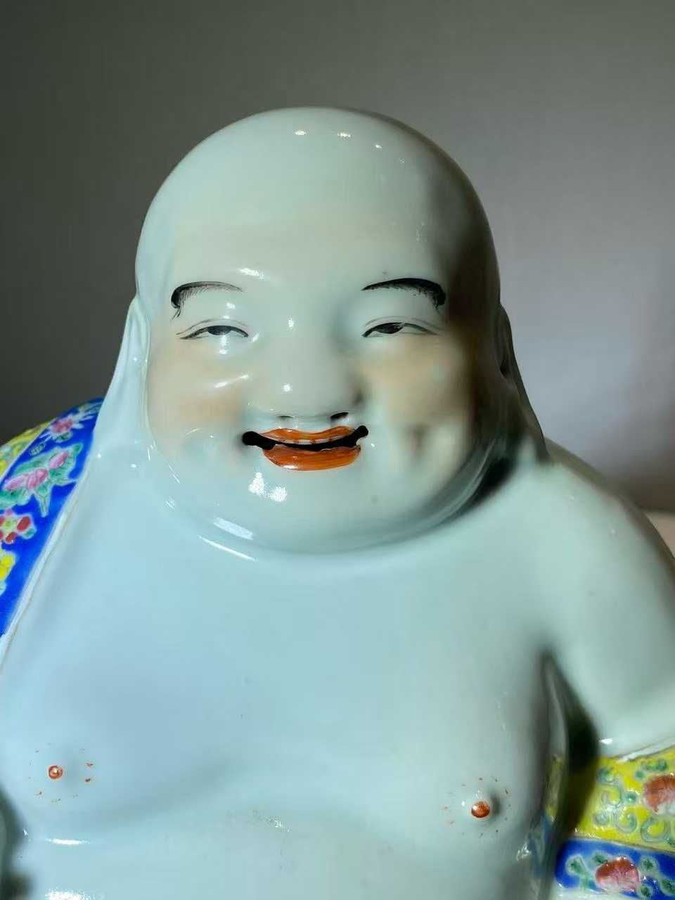 粉彩弥勒佛