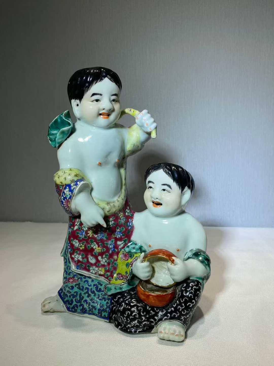粉彩和合二仙人物塑像