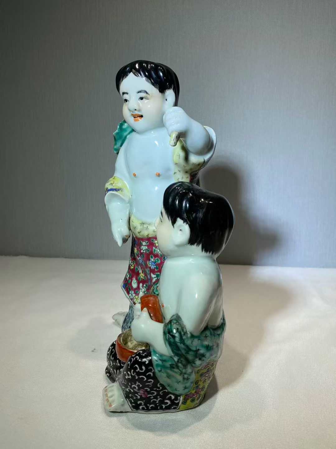 粉彩和合二仙人物塑像