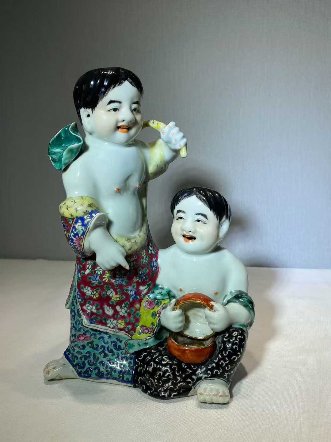 粉彩和合二仙人物塑像