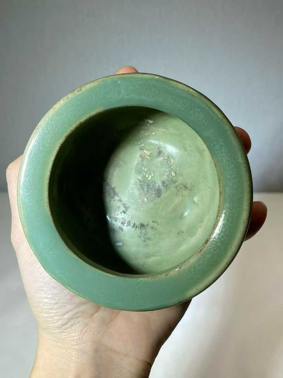 龙泉窑三足炉