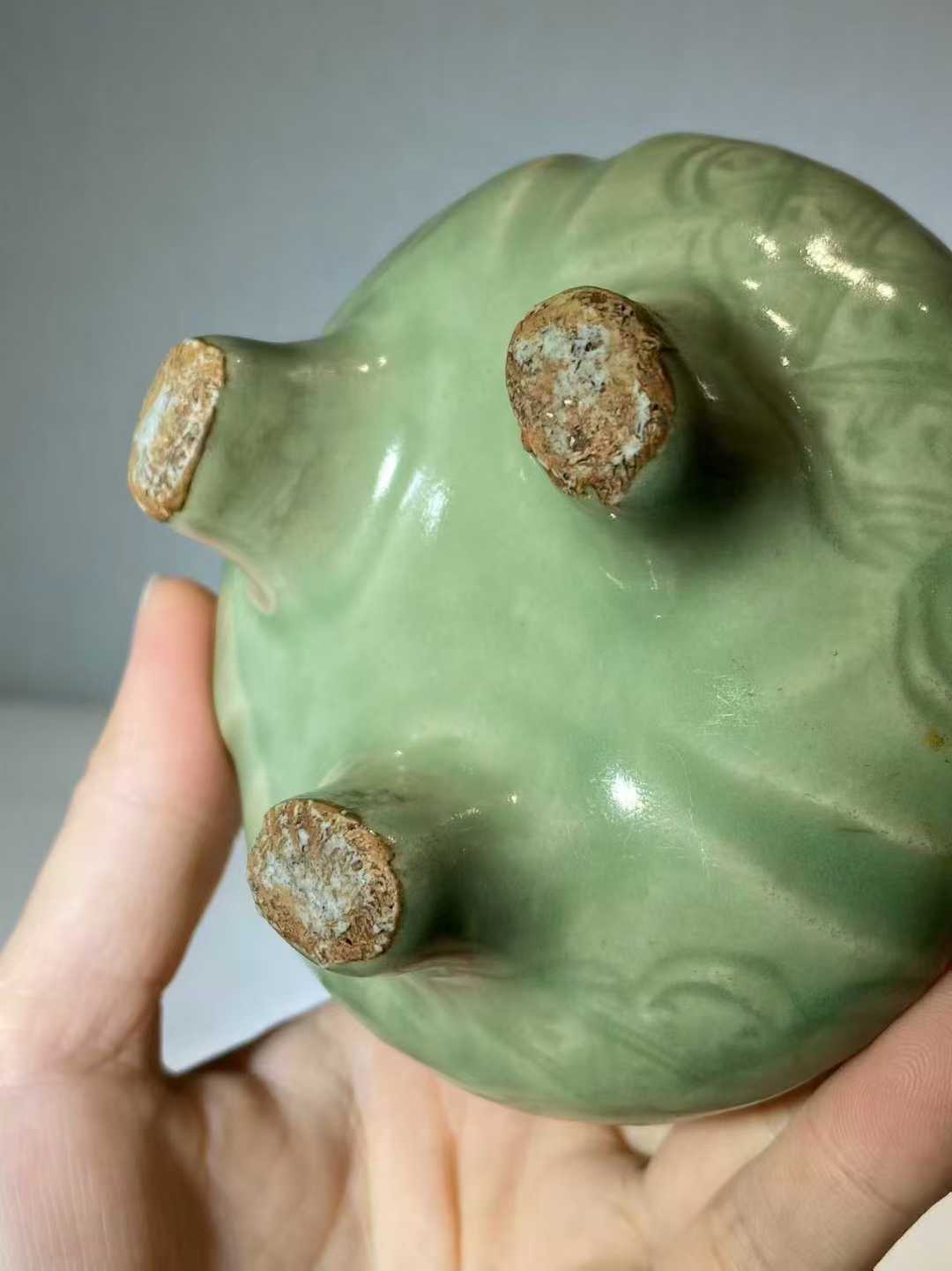 龙泉窑三足炉