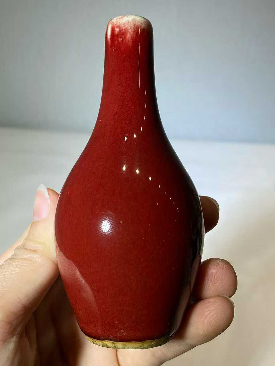 红釉小胆瓶
