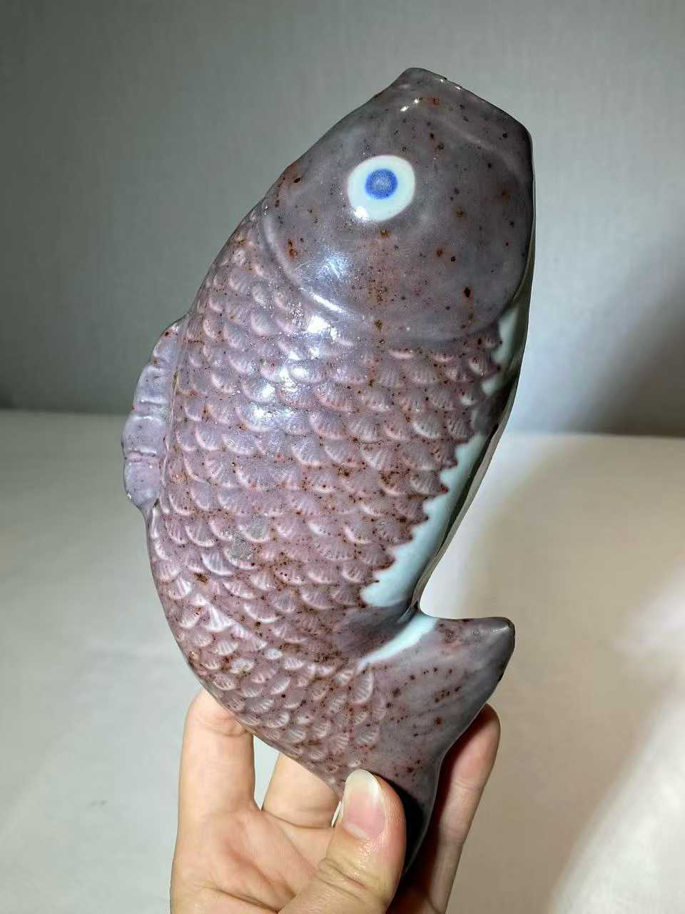 青花釉里红鲤鱼形壁瓶 （配老酸枝底座）