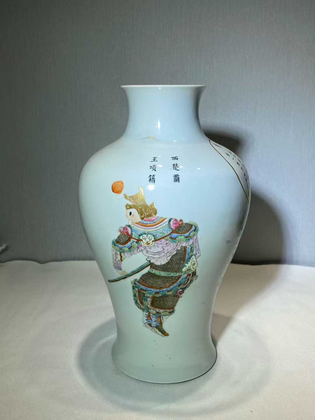 粉彩无双谱纹梅瓶 款：大清乾隆年制