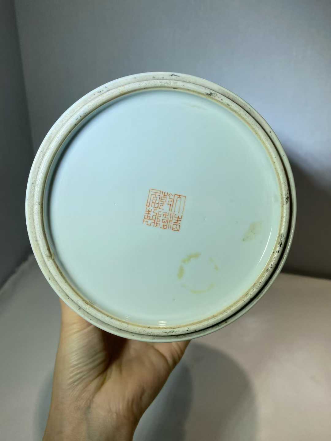 粉彩无双谱纹梅瓶 款：大清乾隆年制