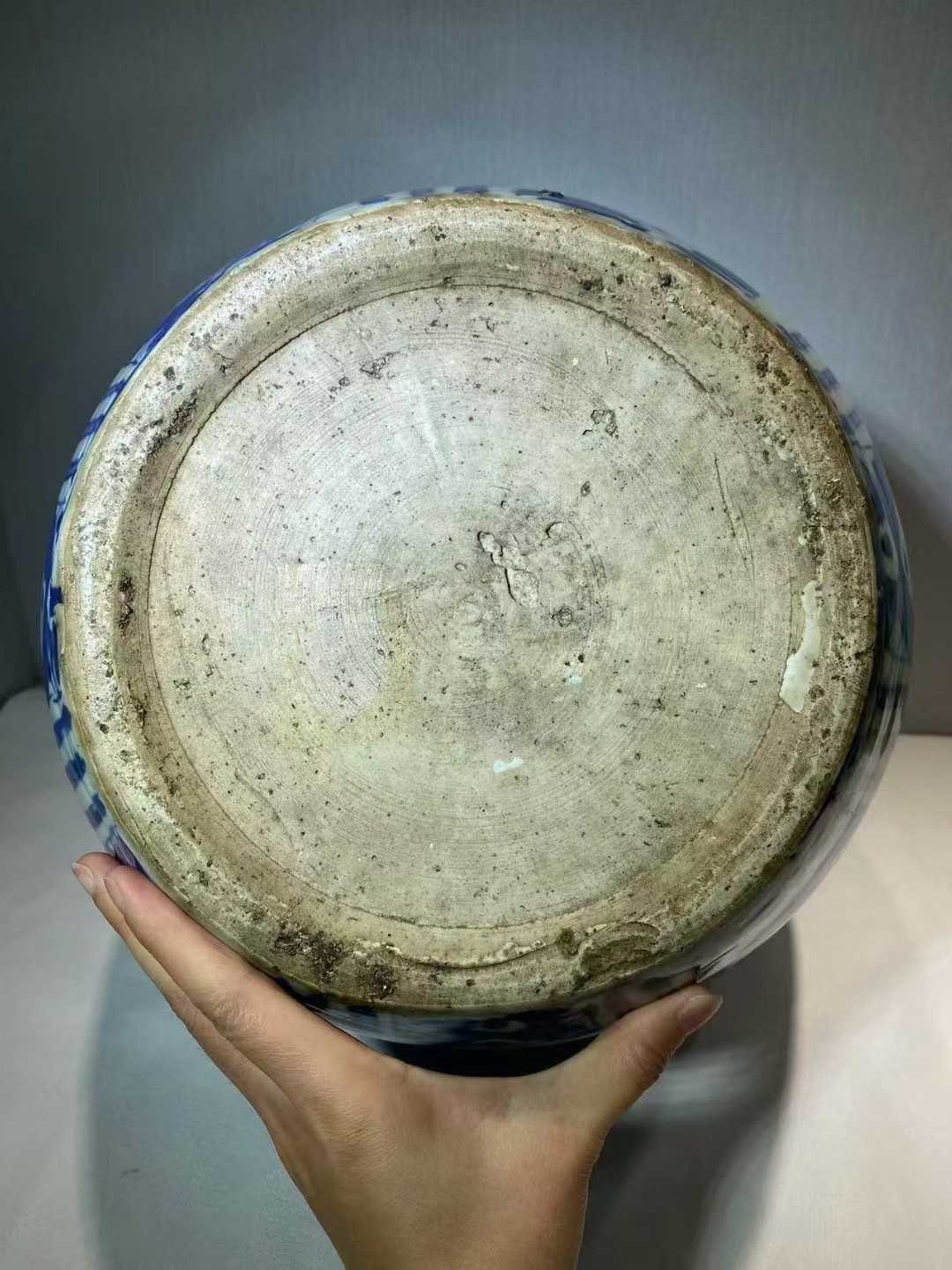青花锦地洞石花鸟纹大罐