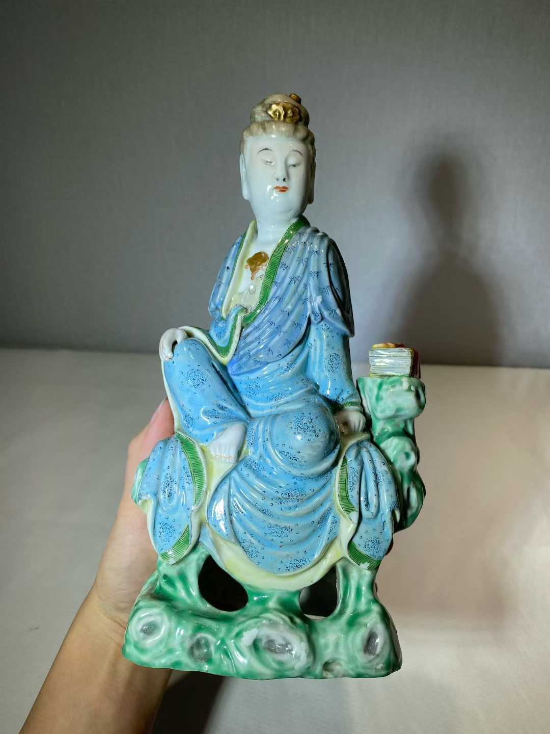 德化窑 白瓷加粉彩观音坐像