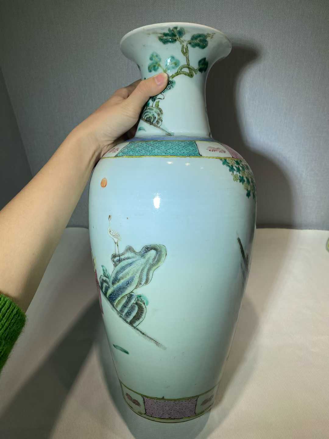 粉彩刀马人物图观音瓶