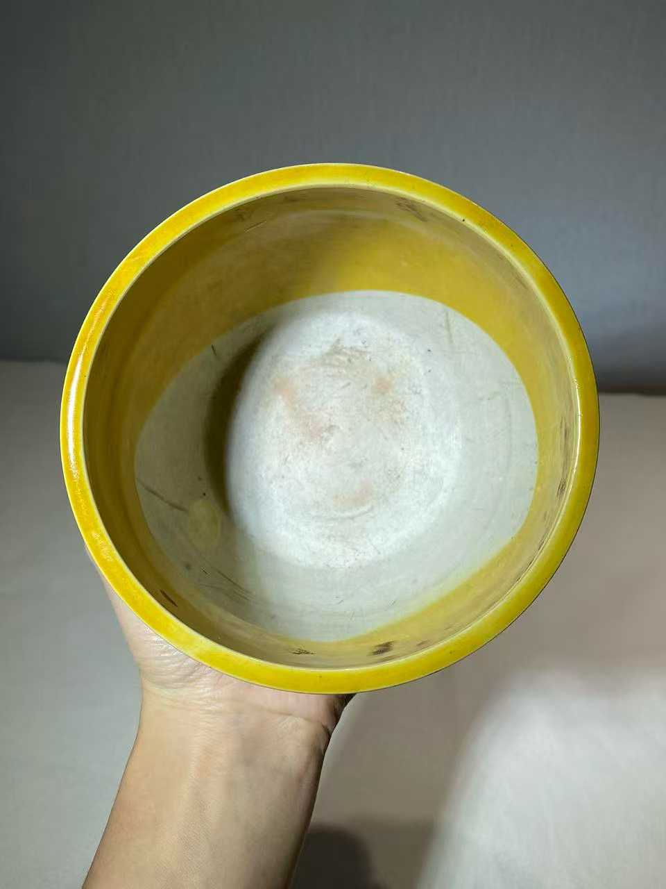 鸡油黄釉卷缸