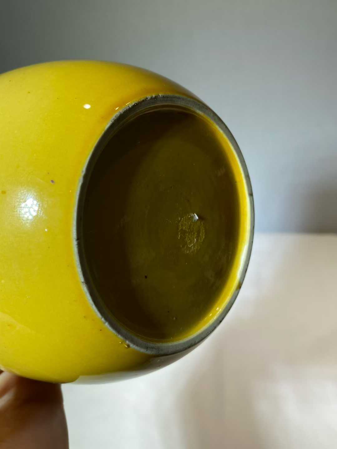 鸡油黄釉卷缸