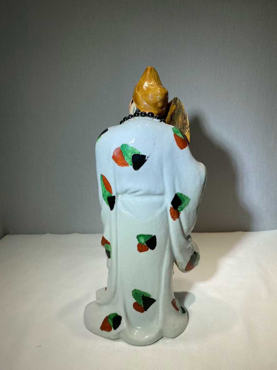 粉彩济公像