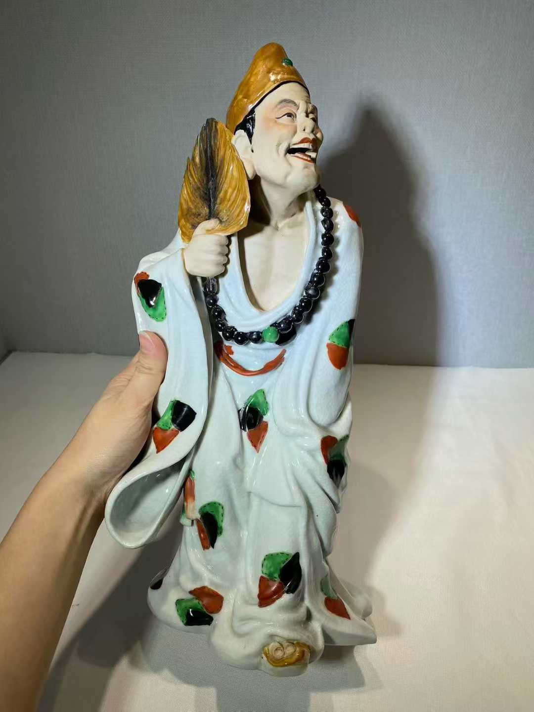 粉彩济公像