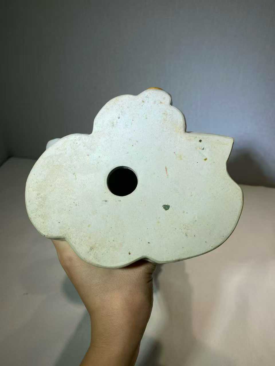 粉彩济公像