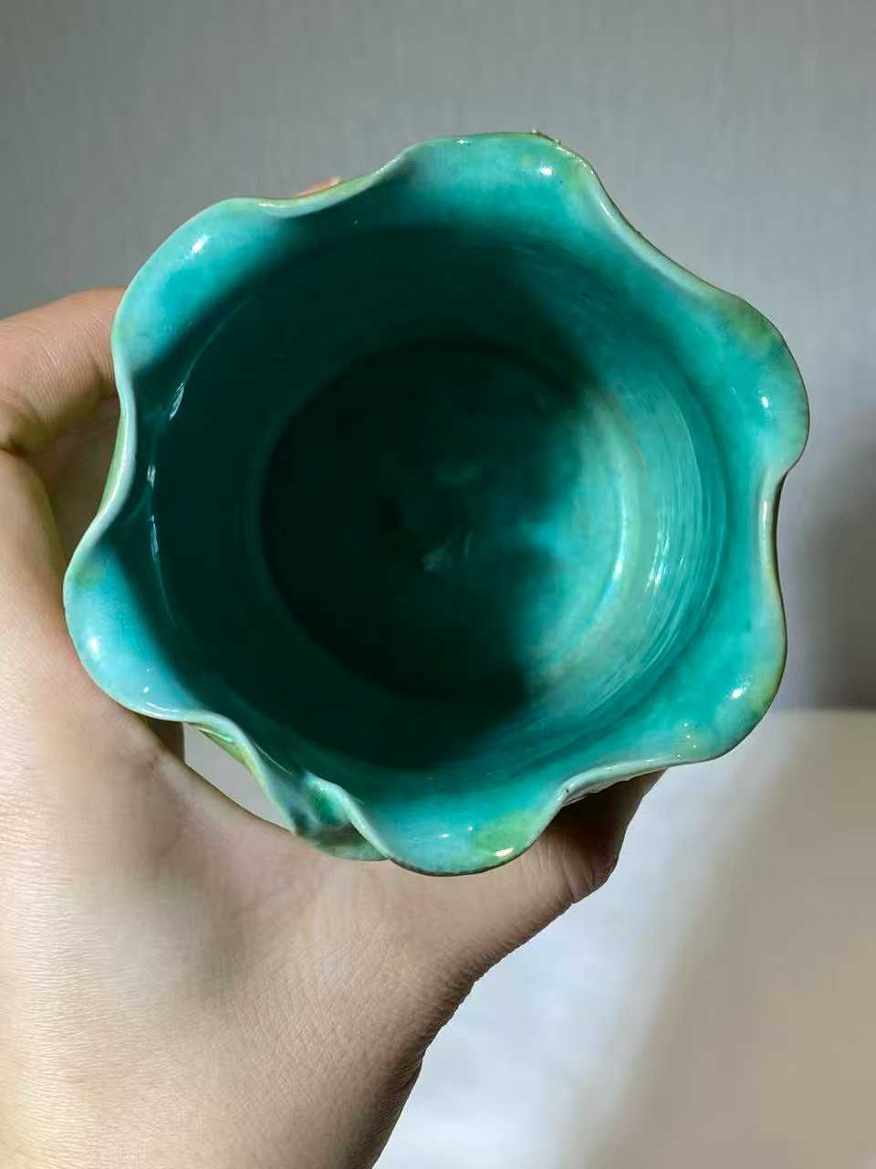 绿釉荷叶花插