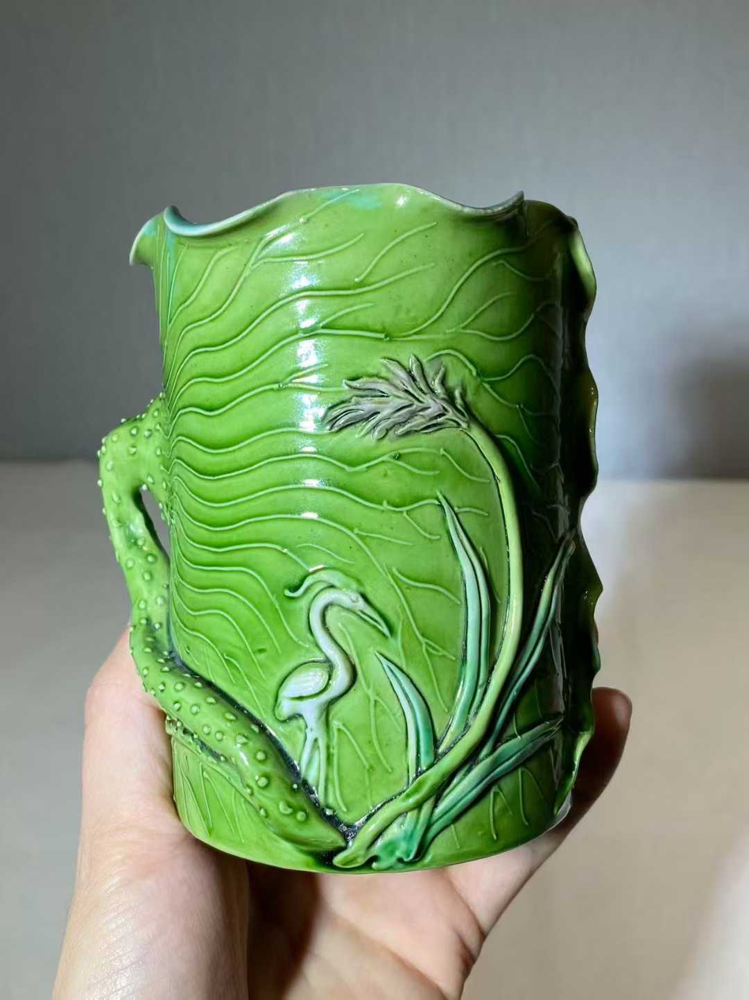 绿釉荷叶花插