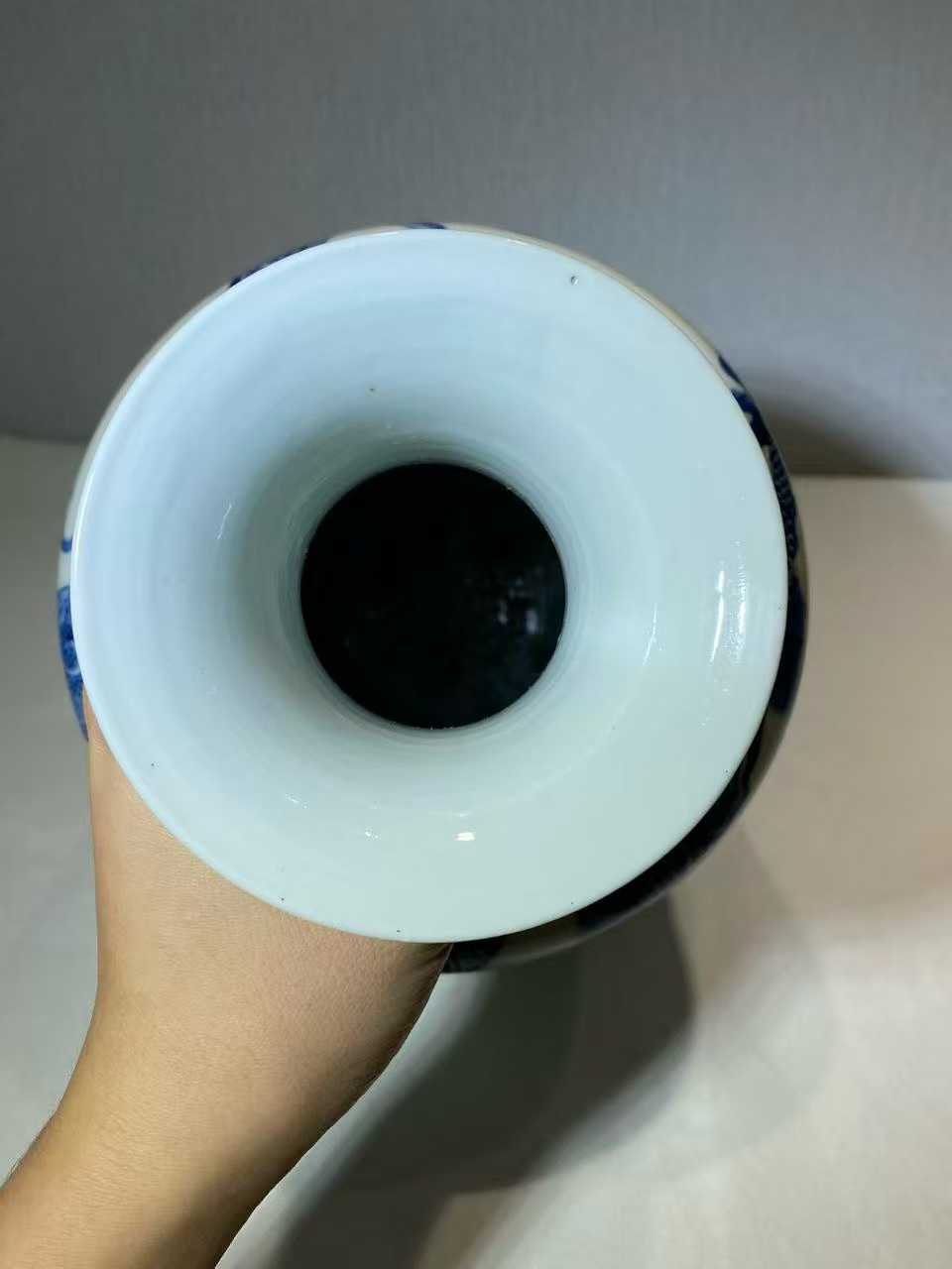 青花海水龙纹撇口瓶