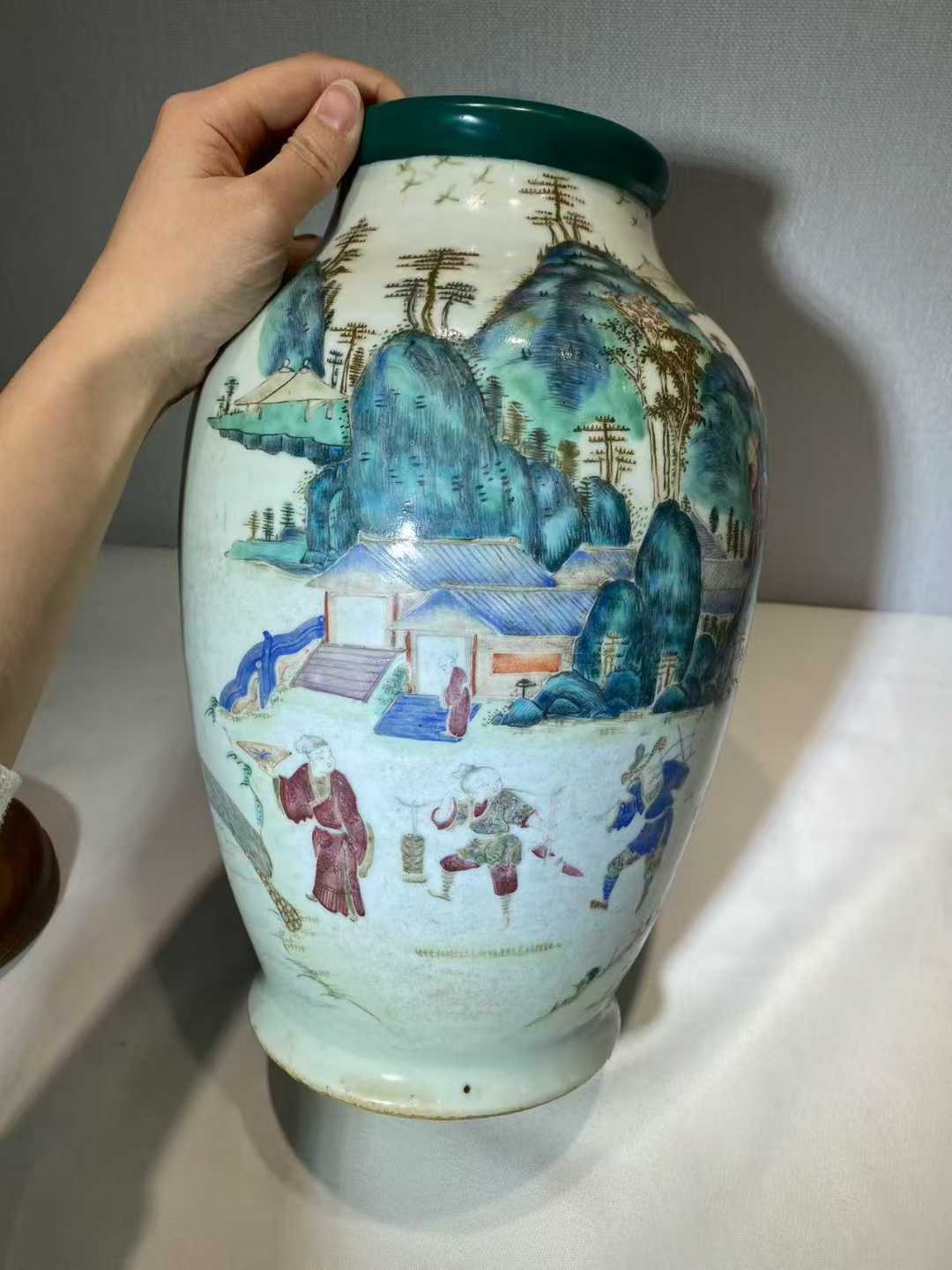 粉彩渔樵耕读图瓶配木盖