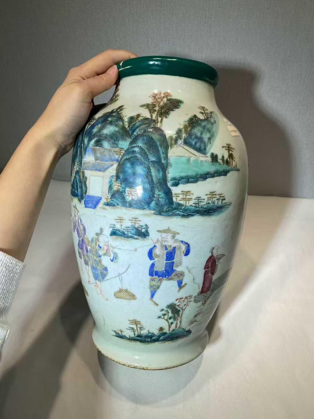 粉彩渔樵耕读图瓶配木盖