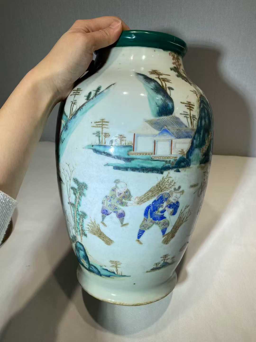 粉彩渔樵耕读图瓶配木盖
