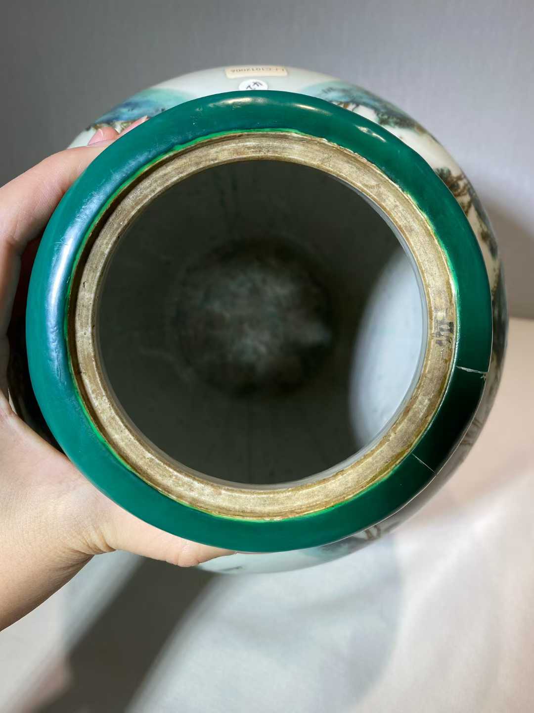粉彩渔樵耕读图瓶配木盖