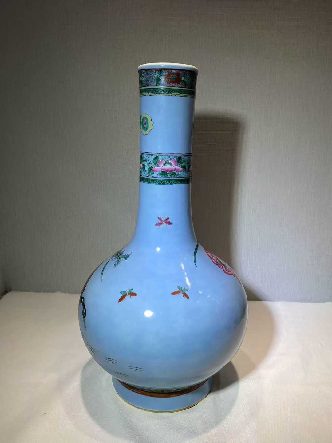 天蓝釉加粉彩荷塘鸳鸯长颈瓶
