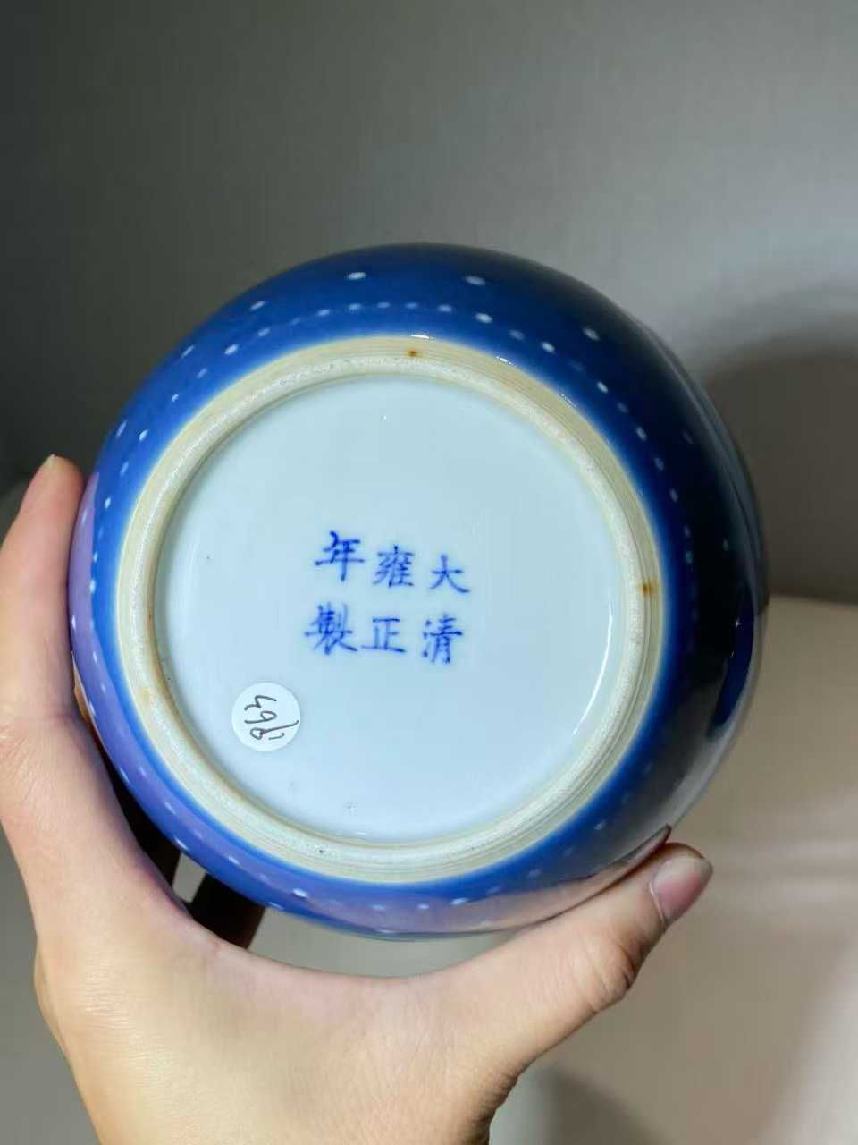 天蓝釉暗刻团凤纹罐一对 款：大清雍正年制