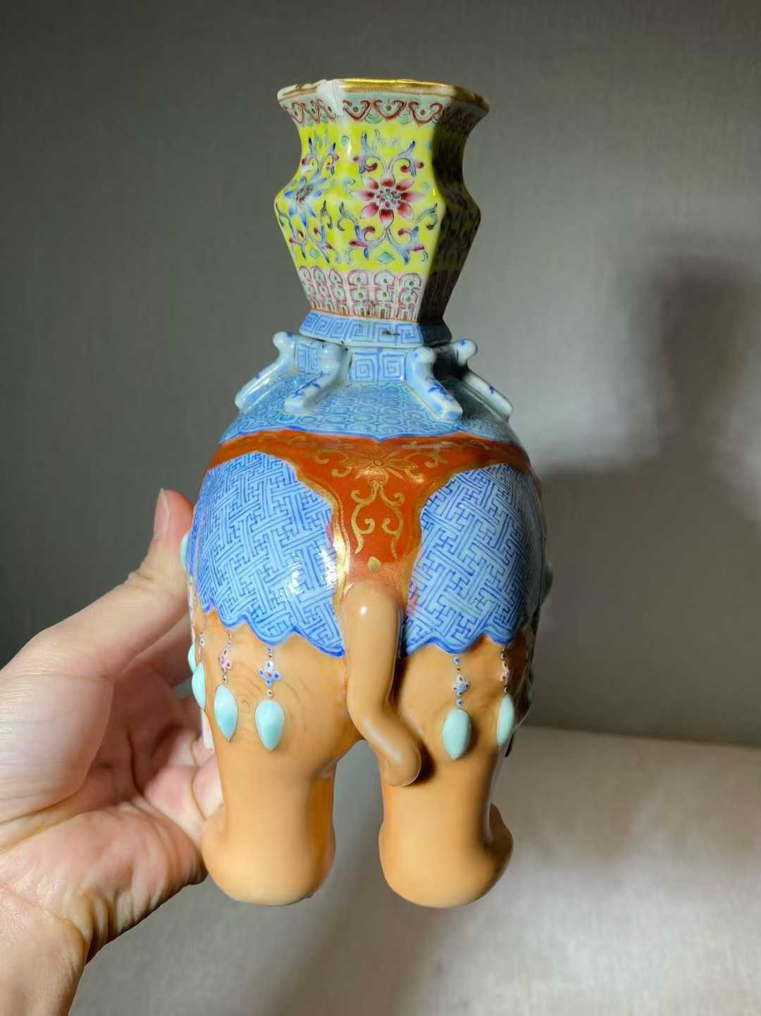粉彩太平有象摆件
