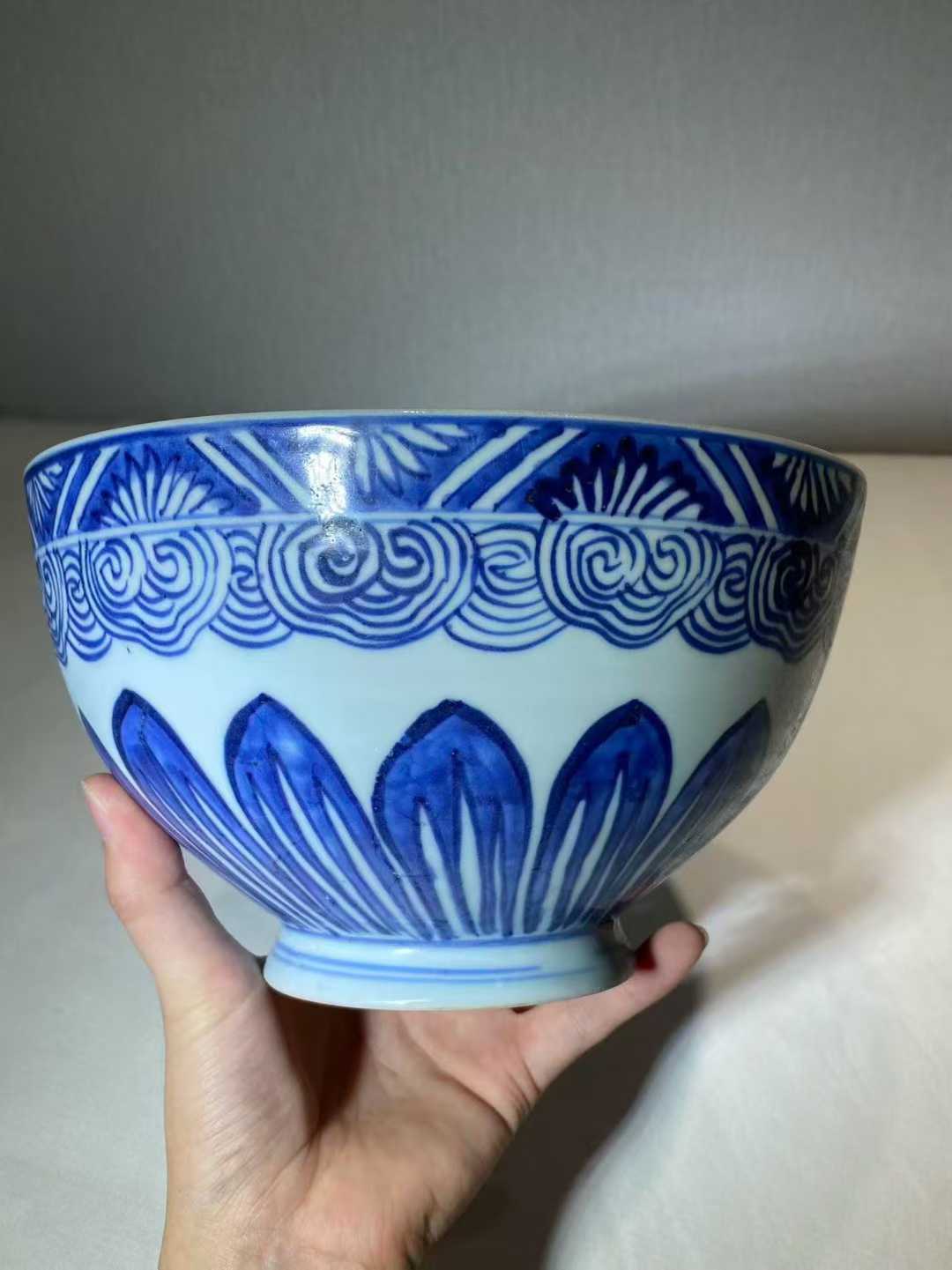 青花莲瓣纹碗